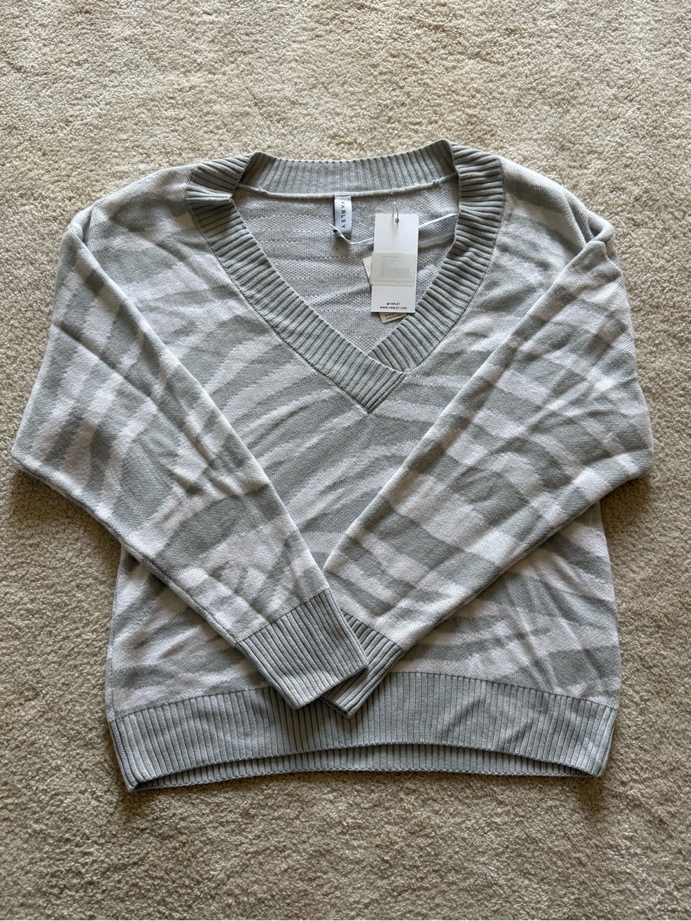 New! Varley Calvert V-Neck Zebra Stripe Oversized Sweater in Light Gray/White S - Picture 3 of 3